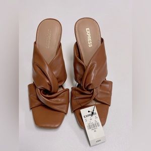 New Express heels, Size 6. SUPER SOFT AND COMFY SHOES!